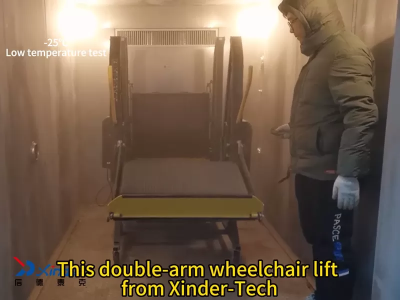 Этот двухрычажный подъемник для инвалидных колясок для испытаний на низкотемпературные условия работы
